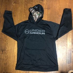 Under Armour Sweatshirt // Camo